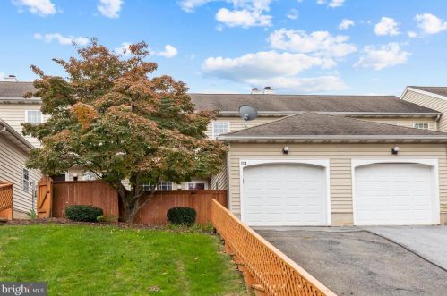 113 Treetops Dr, Lancaster, PA 17601-1741