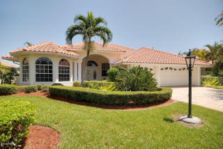 320 Newport Dr, Melbourne, FL 32903-4021