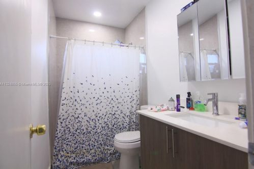 11110 62nd Ave, Hialeah, FL 33012-2320