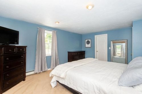 156 Raymond Rd, Deerfield NH  03037-1507 exterior