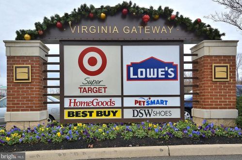 7204 Little Thames Dr, Gainesville VA  20155-4021 exterior