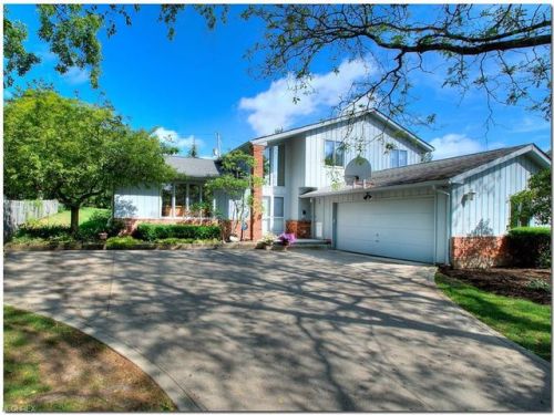 25415 Wimbledon Rd, Cleveland, OH 44122-3255