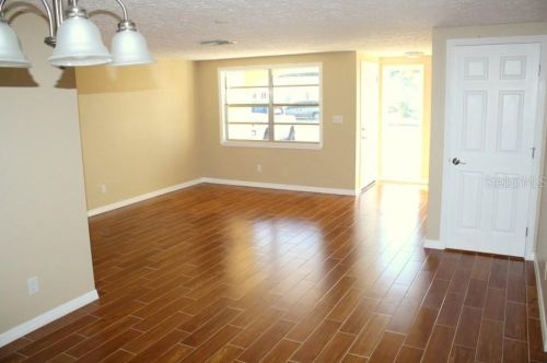 7221 Embassy Blvd, Port Richey, FL 34668-5004