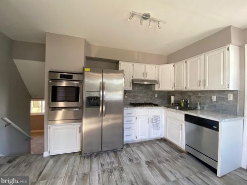 241 Capital Dr, West Deptford NJ  08051-1247 exterior