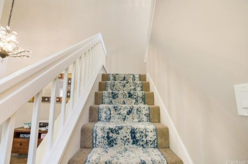 372 Turin St, Calabasas CA  91377-5527 exterior