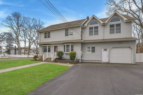 6 Runyon St, Bayshore, NY 11706-6136