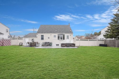 309 12th St, Babylon NY  11704-3106 exterior