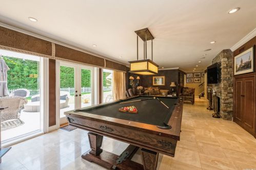 1045 Channel Dr, Hewlett NY  11557-2616 exterior