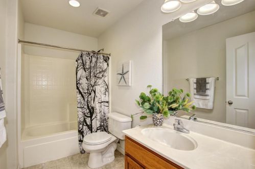 1741 Campos Ave, Woodland CA  95776-5327 exterior