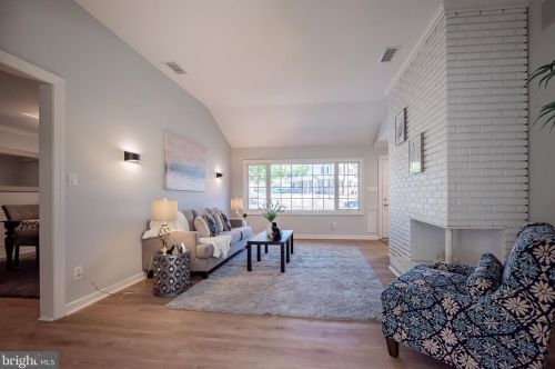 1912 Beechwood Dr, Wilmington DE  19810-4359 exterior