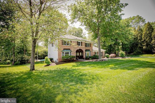 3 Alexis Dr, Prospectville, PA 19002-1927