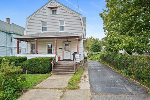 28 Latham St, Groton, CT 06340-3906