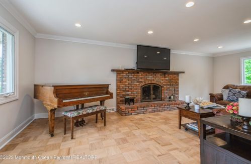 328 Main St, Middletown NJ  07748-5938 exterior