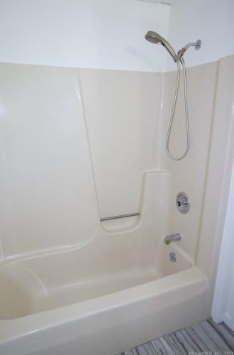 9 Juniper Ln, Brookfield Center CT  06804-1207 exterior