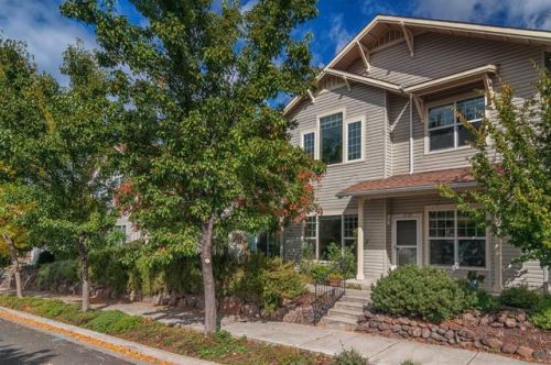833 Pavilion Pl, Ashland, OR 97520-9130