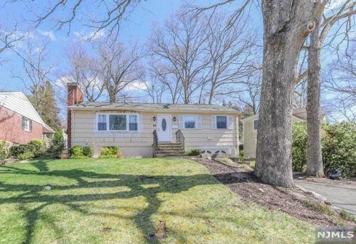 14 Sioux Ave, Oakland, NJ 07436-2133
