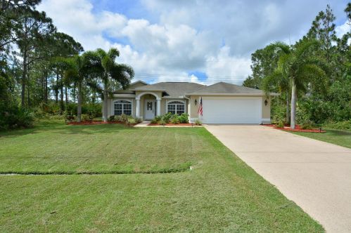 5923 Hann Dr, Fort Pierce, FL 34986-3853