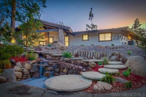 2502 Singing Vista Way, El Cajon CA  92019-2740 exterior