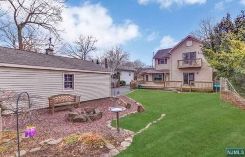 55 Demarest Ave, Oakland NJ  07436-2603 exterior