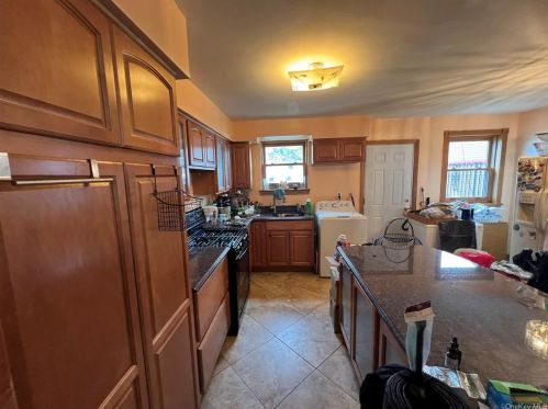 718 Rosedale Ave, Bronx, NY 10473-4117