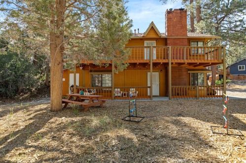 713 Sugarloaf Blvd, Big Bear City CA  92314 exterior