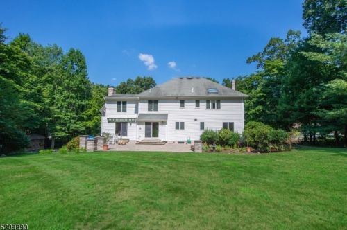 77 Fountain Dr, Skyline Lakes NJ  07456-2406 exterior