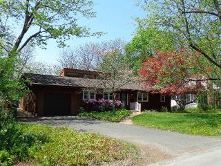 64 Salisbury Rd, Bethlehem, NY 12054-1213