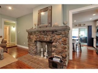 6 Uncas Rd, Clinton, CT 06413-2315