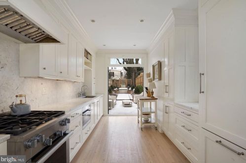 1218 28 St, Washington DC 20007-3355 exterior