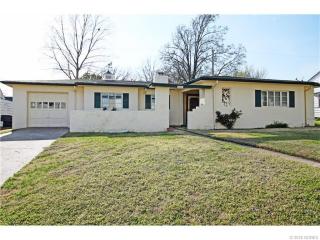 1721 Hillcrest Dr, Bartlesville, OK 74003-5826