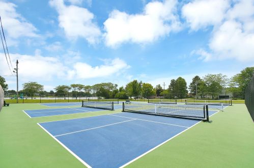 1884 Shoshone Dr, London OH  43140-9020 exterior