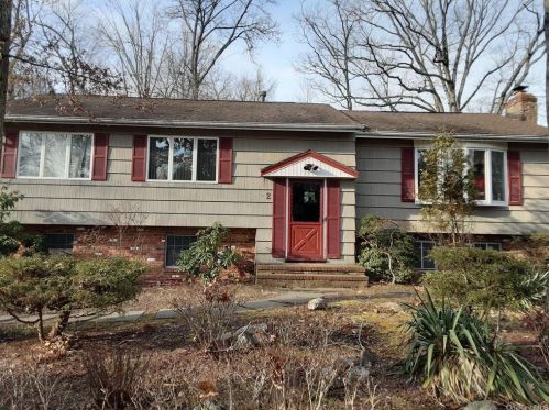 2 Marjorie Dr, Airmont NY  10901-7707 exterior