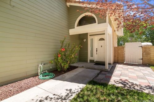 28204 Stonington Ln, Santa Clarita, CA 91350-3948