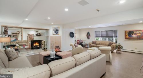 868 Broadmoor Rd, Huntingdon Valley, PA 19006-2206
