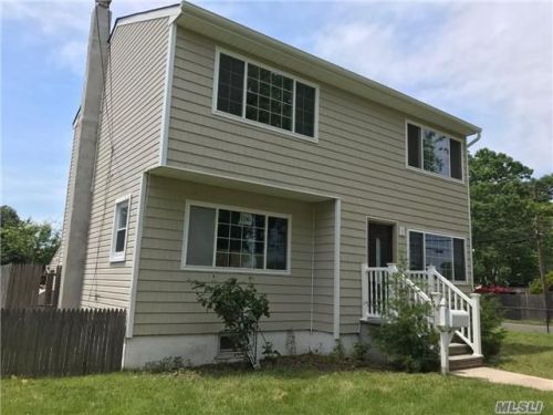 497 Monroe Ave, North Lindenhurst, NY 11757-3522
