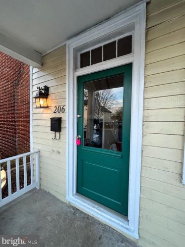 206 Princess Anne St, Fredericksburg VA  22401-6039 exterior