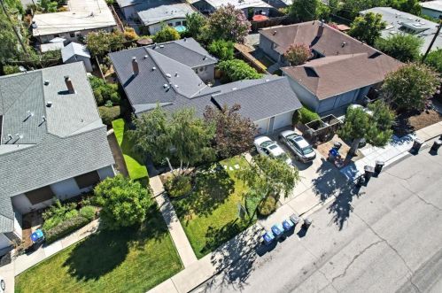 2486 Whitney Dr, Mountain View, CA 94043-4143