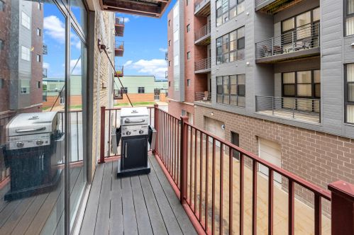 525 Chicago St, Milwaukee WI 53202-5821 exterior