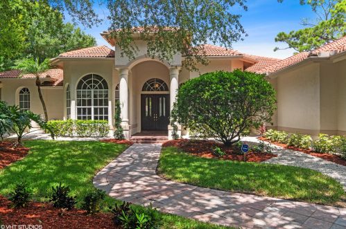9680 Landings Dr, Fort Pierce, FL 34986-3249