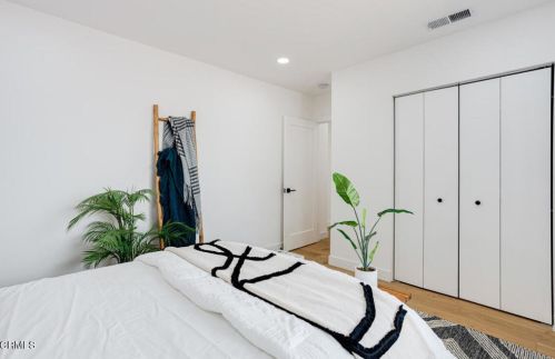 12432 La Maida St, North Hollywood CA  91607-3507 exterior