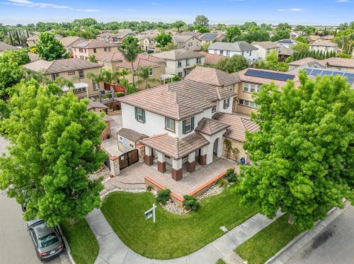 576 Bramblewood Ave, Lathrop CA 95330-9370 exterior