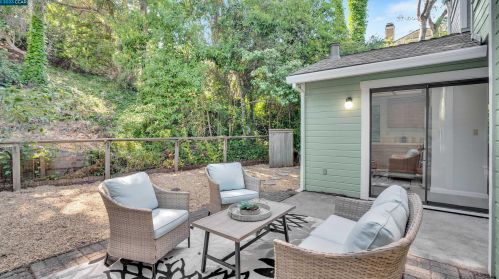 2101 Henry Ave, Pinole CA  94564-1771 exterior