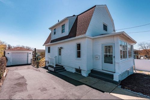 46 Sander St, United States Coast Guard Ac CT  06320-3320 exterior