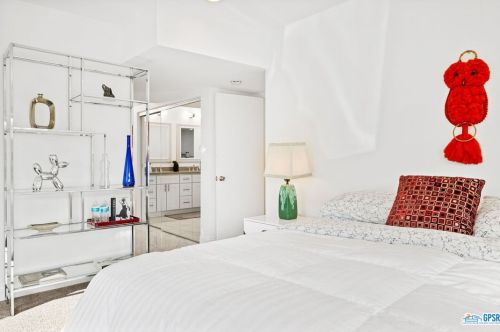 1840 Sandcliff Rd, Palm Springs CA  92264-4844 exterior