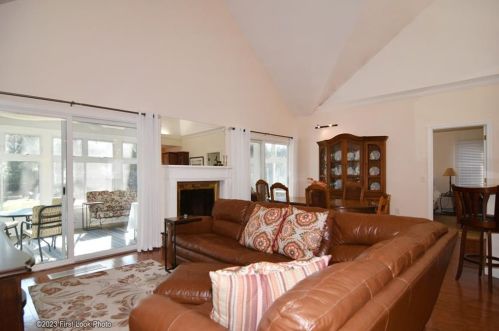 18 Bagy Wrinkle Cv, Warren RI  02885-4115 exterior