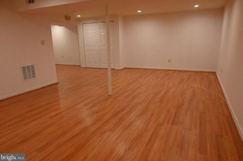 2308 Whitetail Ct, Herndon VA  20191-3018 exterior