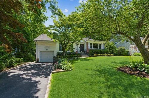 251 Daisy Farms Dr, Scarsdale, NY 10583-6701