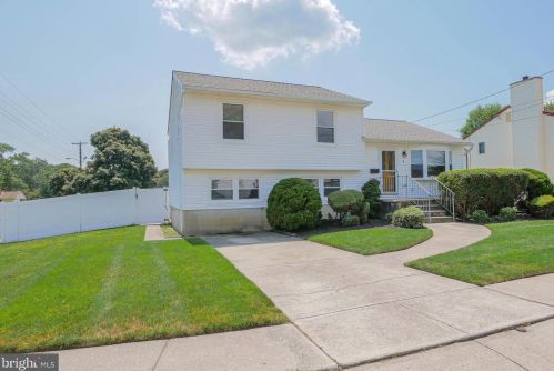 4 Colwick Dr, Somers Point, NJ 08244-1403