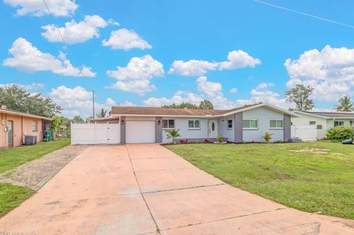 2301 41st Ter, Naples FL  34116-6519 exterior