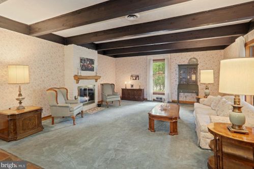 207 Thomas Ave, Riverton NJ 08077-1039 exterior